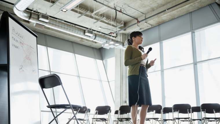 飛行機での暇つぶし、機内、飛行機、長時間、短時間、フライト、スマホ以外、