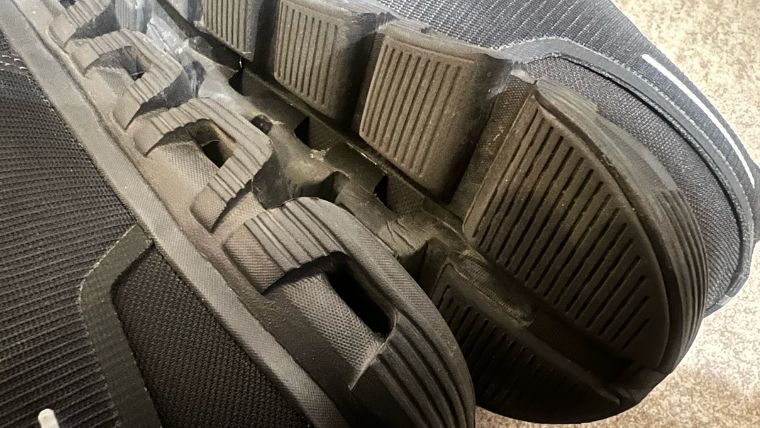 On Cloud 6 Water proof 、クラウドテック、靴底